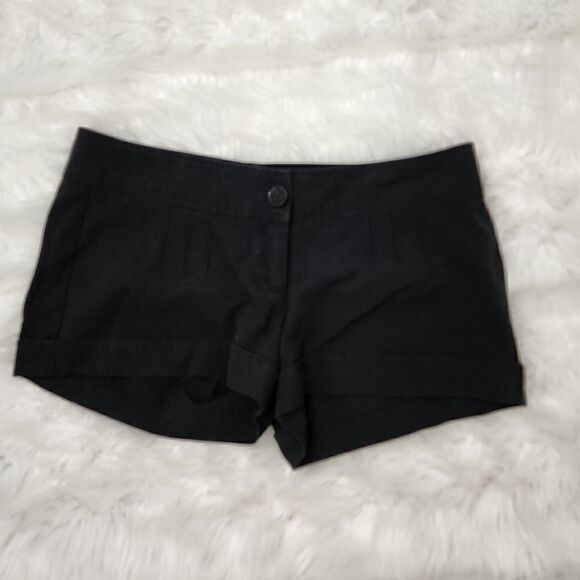 Charlotte Russe Cuffed Hem High Rise Black Shorts Size 7 - Picture 1 of 5